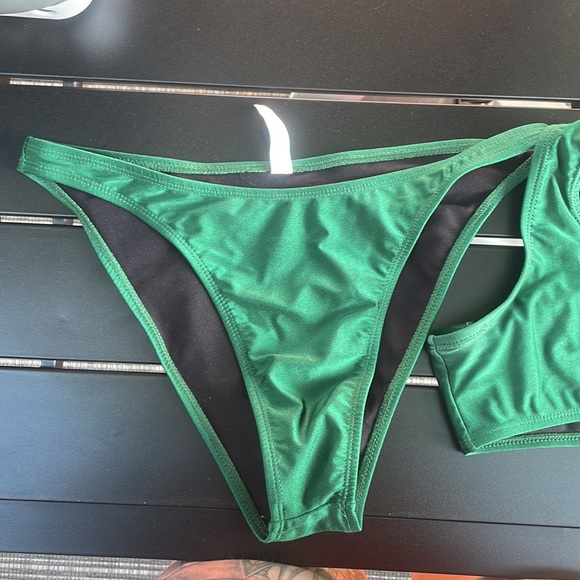 FASHION NOVA EMERALD GREEN BIKINI - Picture 2 of 3